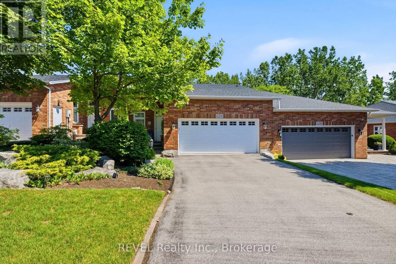 Single Family at 6295 Forest Ridge Drive, Niagara Falls (Stamford), Ontario - Photo 2 - RE/MAX Garden City Realty