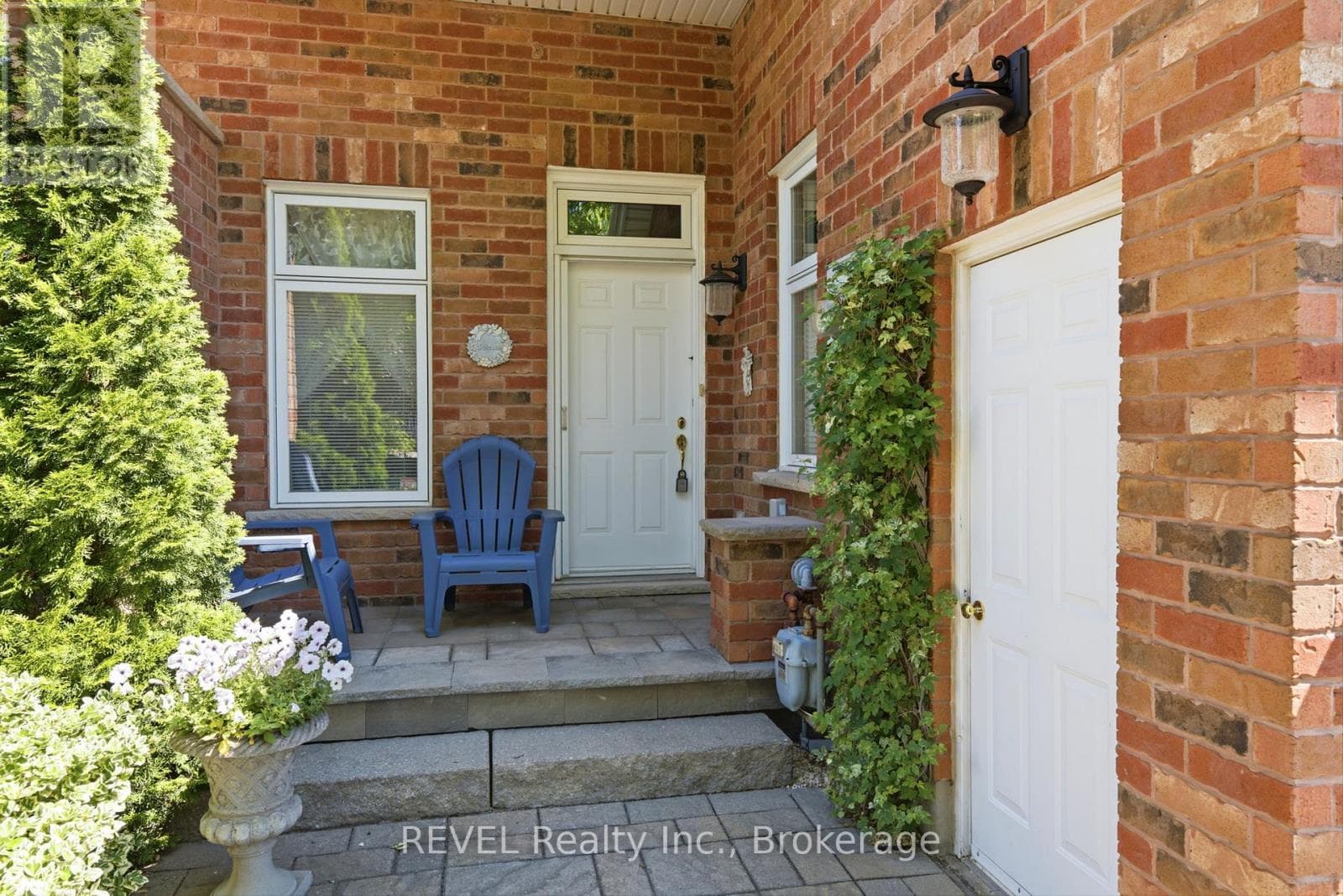 Single Family at 6295 Forest Ridge Drive, Niagara Falls (Stamford), Ontario - Photo 4 - RE/MAX Garden City Realty