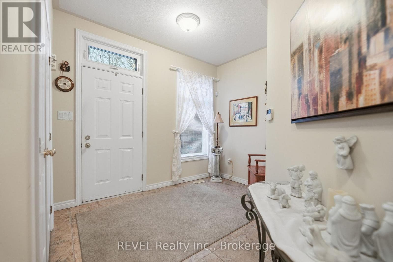 Single Family at 6295 Forest Ridge Drive, Niagara Falls (Stamford), Ontario - Photo 5 - RE/MAX Garden City Realty