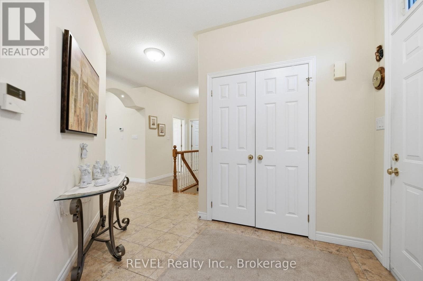 Single Family at 6295 Forest Ridge Drive, Niagara Falls (Stamford), Ontario - Photo 6 - RE/MAX Garden City Realty