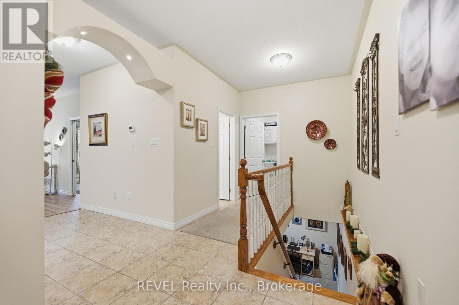 Single Family at 6295 Forest Ridge Drive, Niagara Falls (Stamford), Ontario - Photo 7 - RE/MAX Garden City Realty