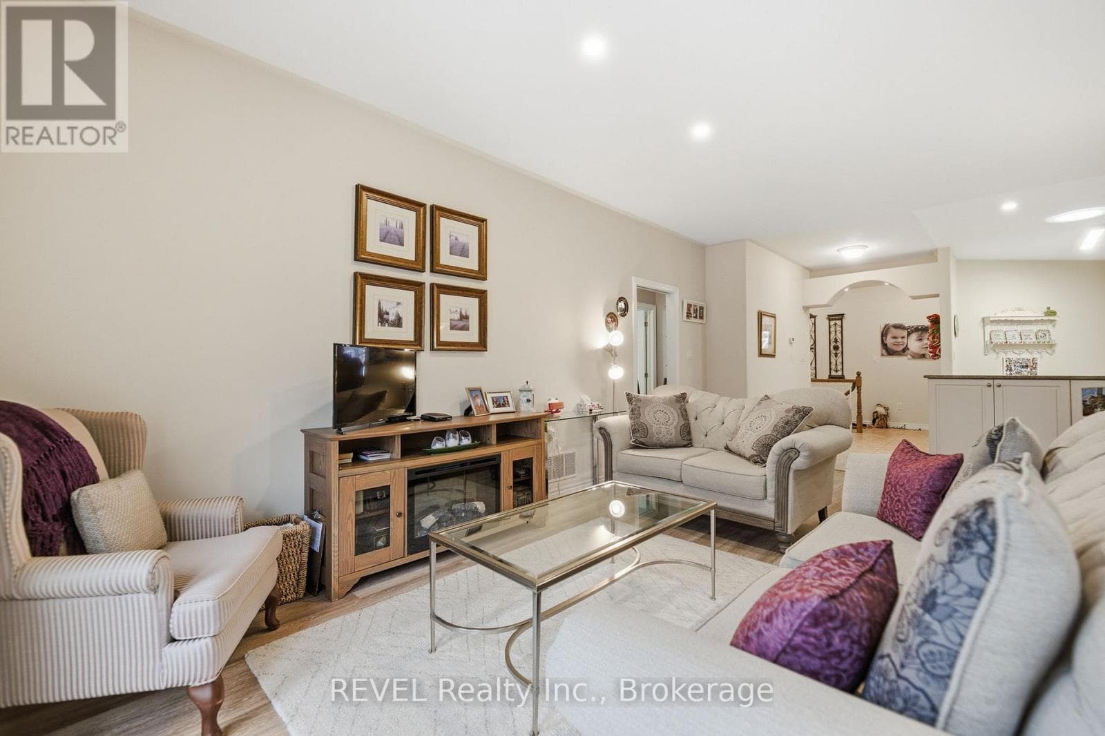 Single Family at 6295 Forest Ridge Drive, Niagara Falls (Stamford), Ontario - Photo 9 - RE/MAX Garden City Realty