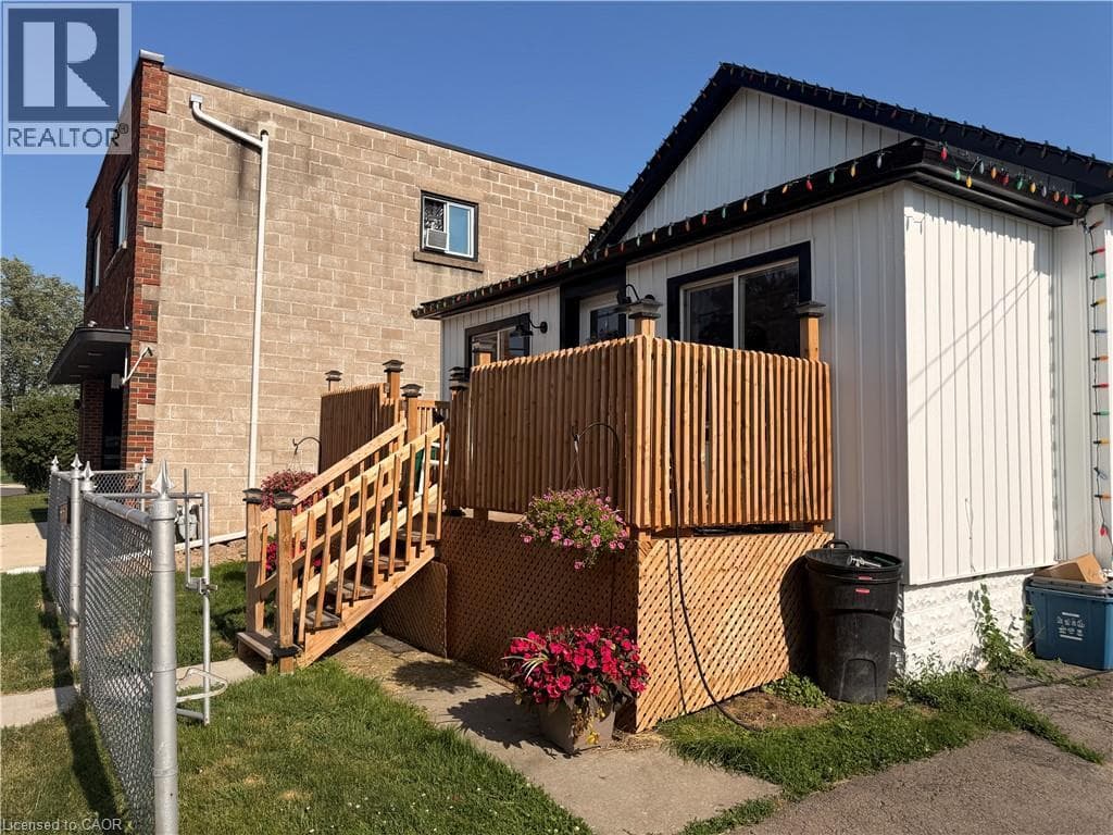 Multi-family at 314 BROADWAY, Welland, Ontario - Photo 4 - RE/MAX Garden City Realty