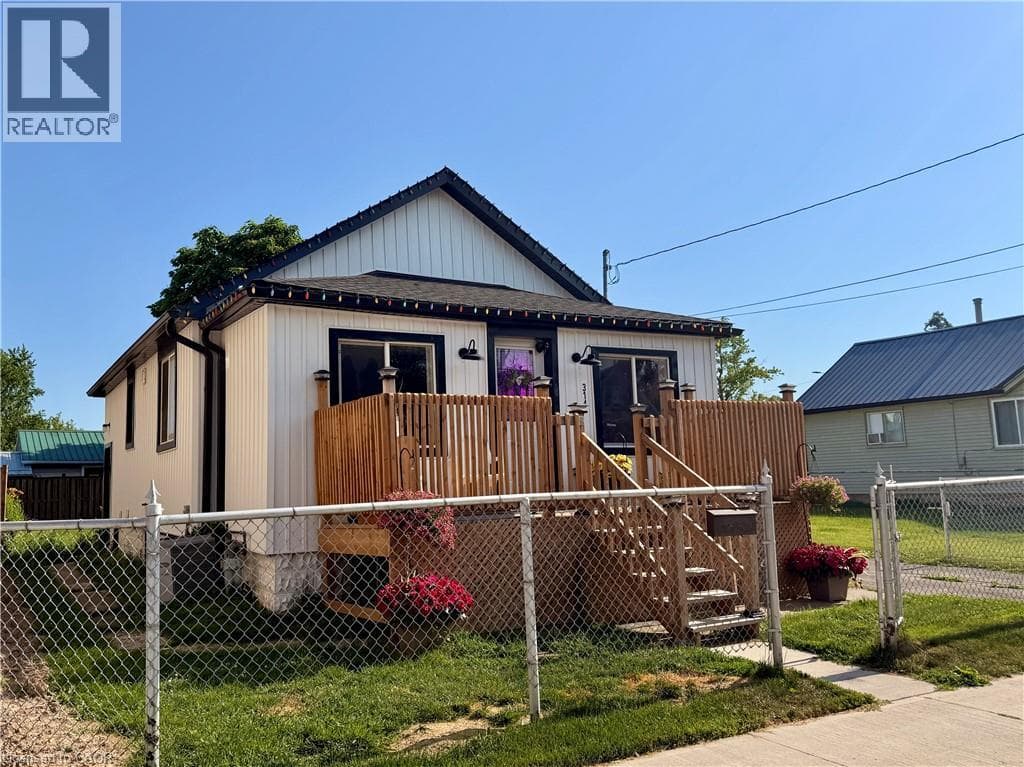 Multi-family at 314 BROADWAY, Welland, Ontario - Photo 3 - RE/MAX Garden City Realty
