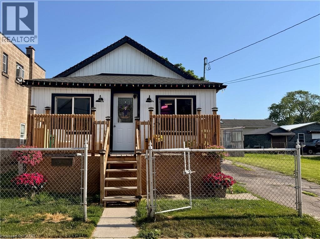 Multi-family at 314 BROADWAY, Welland, Ontario - Photo 2 - RE/MAX Garden City Realty