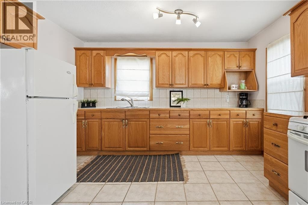 Single Family at 27 DRUMMOND Crescent, Fort Erie, Ontario - Photo 9 - RE/MAX Garden City Realty