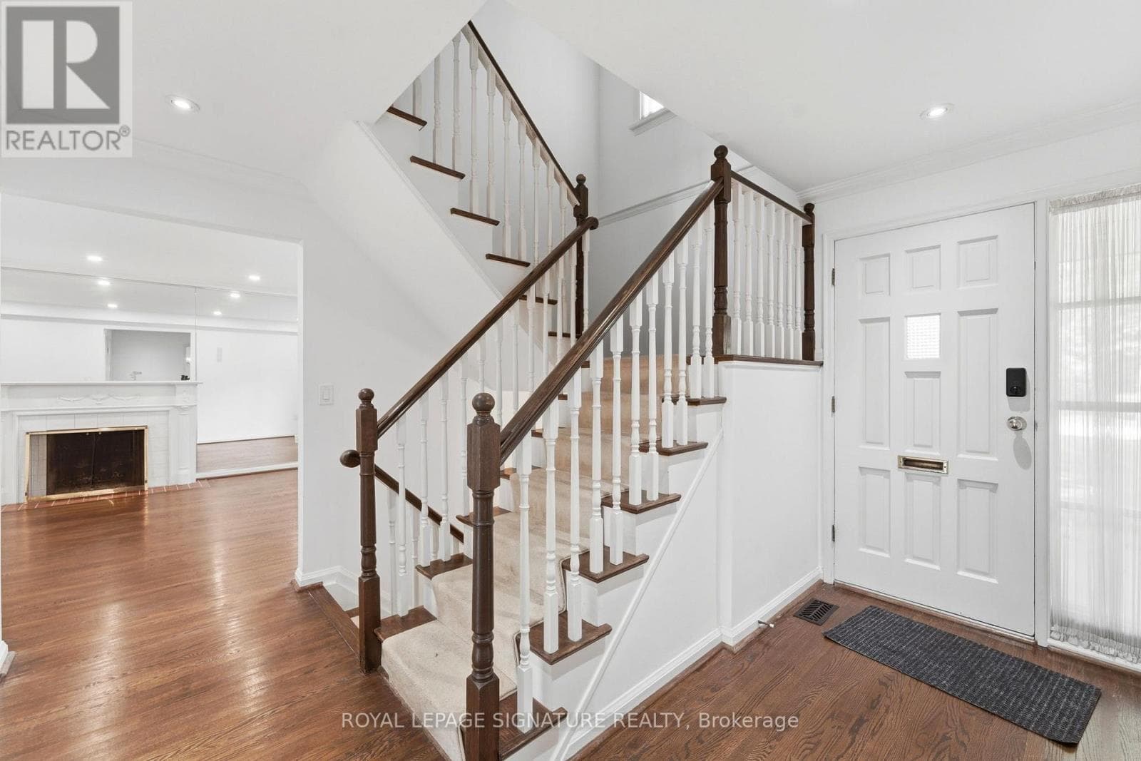 Single Family at 312 Dalewood Drive, Oakville (MO Morrison), Ontario - Photo 3 - RE/MAX Garden City Realty