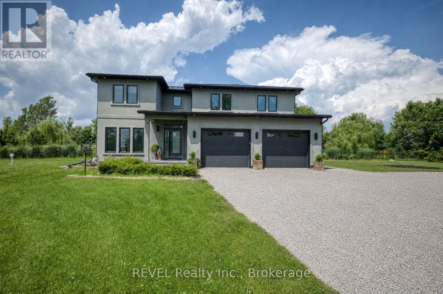 Single Family at 1009 Canboro Road, Pelham (Fenwick), Ontario - Photo 2 - RE/MAX Garden City Realty