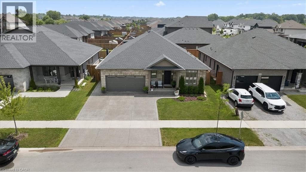 Single Family at 242 JULIA Drive, Welland, Ontario - Photo 3 - RE/MAX Garden City Realty
