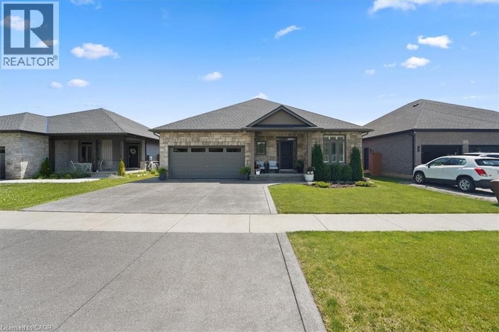 Single Family at 242 JULIA Drive, Welland, Ontario - Photo 4 - RE/MAX Garden City Realty