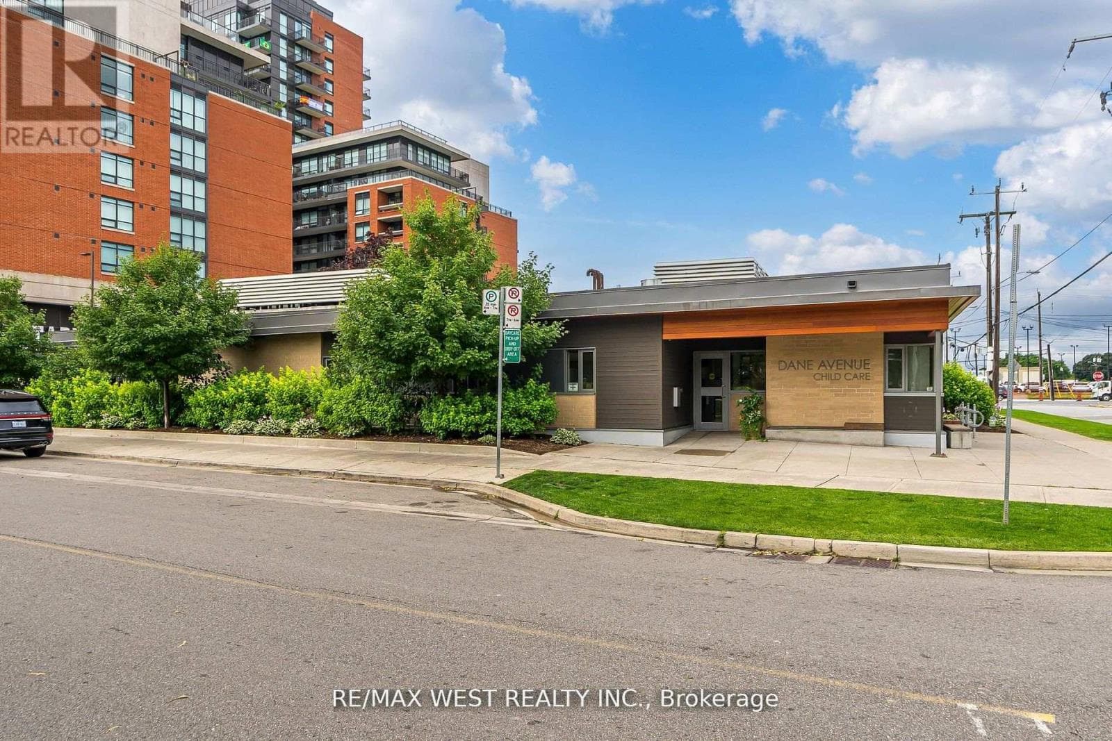 Single Family at 803- 830 Lawrence Avenue, Toronto (Yorkdale-Glen Park), Ontario - Photo 3 - RE/MAX Garden City Realty