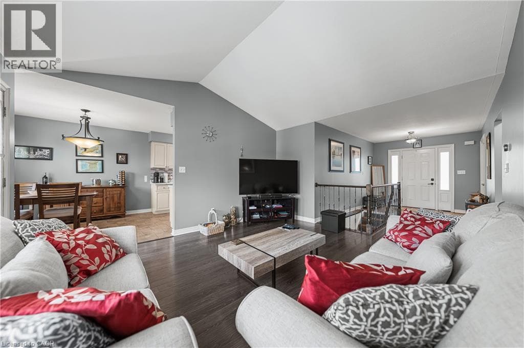 Single Family at 1052 VANSICKLE Road, St. Catharines, Ontario - Photo 10 - RE/MAX Garden City Realty