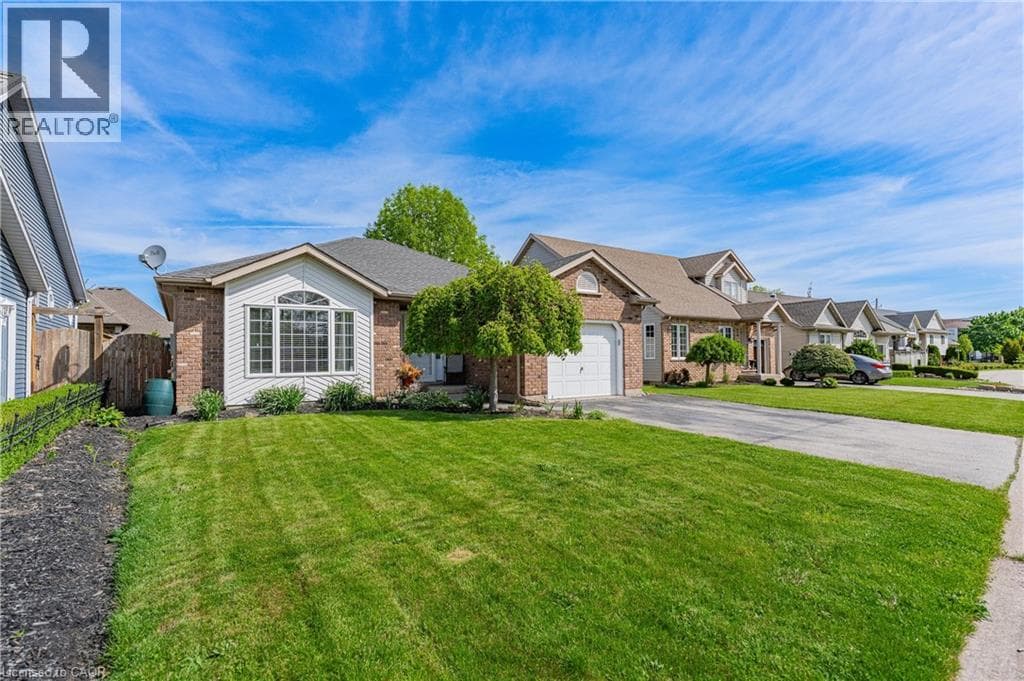 Single Family at 1052 VANSICKLE Road, St. Catharines, Ontario - Photo 3 - RE/MAX Garden City Realty