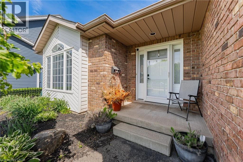 Single Family at 1052 VANSICKLE Road, St. Catharines, Ontario - Photo 4 - RE/MAX Garden City Realty