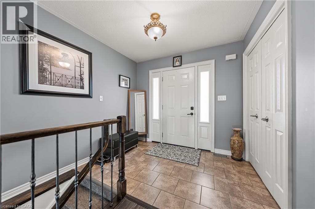 Single Family at 1052 VANSICKLE Road, St. Catharines, Ontario - Photo 6 - RE/MAX Garden City Realty