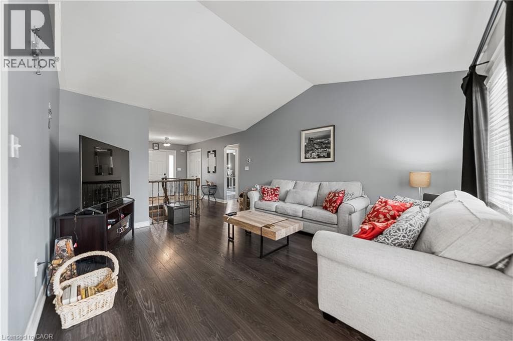 Single Family at 1052 VANSICKLE Road, St. Catharines, Ontario - Photo 9 - RE/MAX Garden City Realty