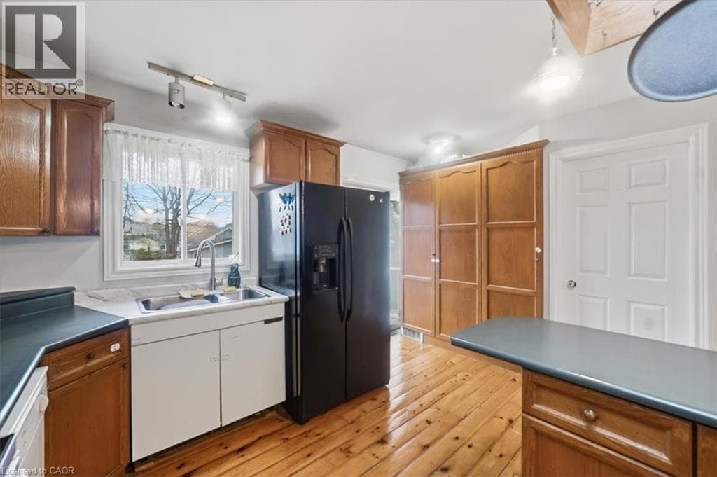 Single Family at 160 DAVIS Street, Port Colborne, Ontario - Photo 10 - RE/MAX Garden City Realty
