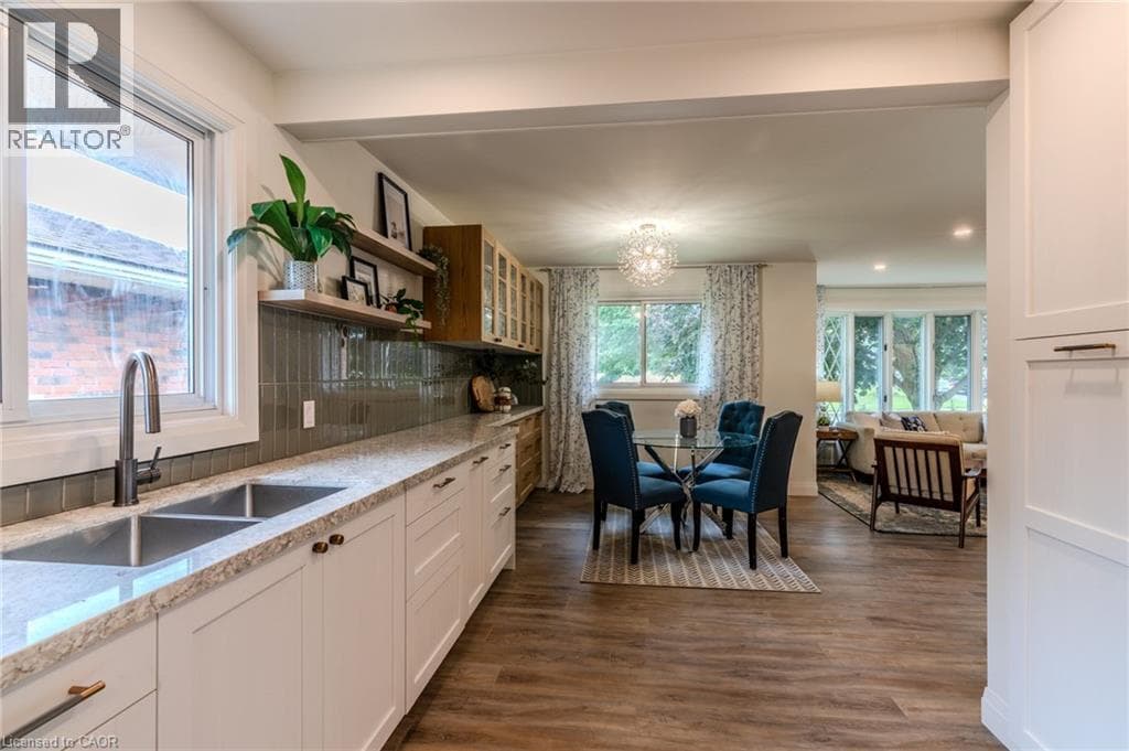 Single Family at 17 WOODSVIEW Avenue, Grimsby, Ontario - Photo 7 - RE/MAX Garden City Realty