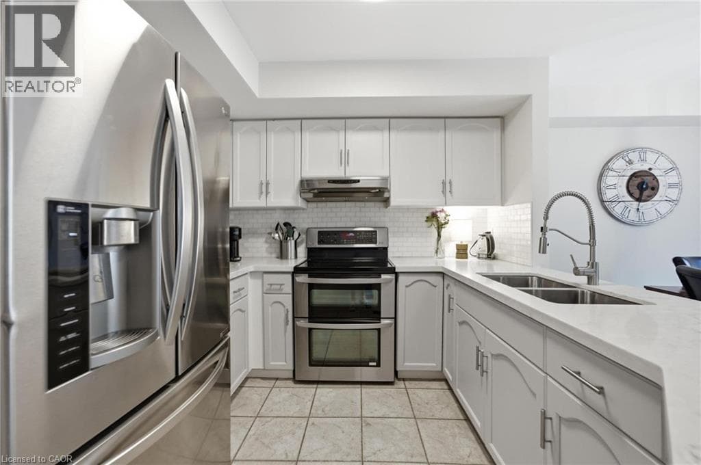 Single Family at 27 BEECH Street, Grimsby, Ontario - Photo 10 - RE/MAX Garden City Realty