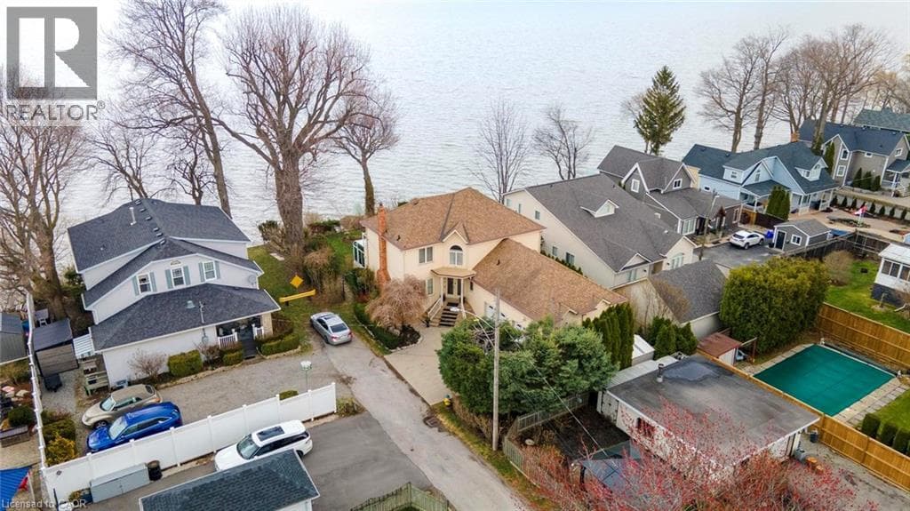 Single Family at 1 TWELFTH Street, Grimsby, Ontario - Photo 2 - RE/MAX Garden City Realty