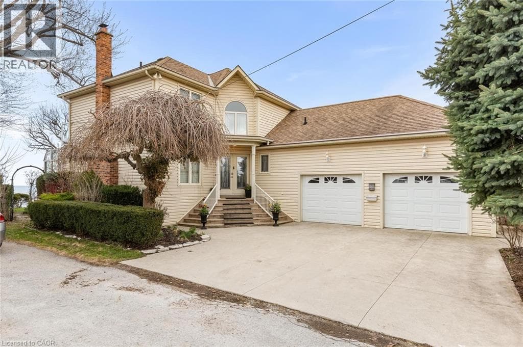 Single Family at 1 TWELFTH Street, Grimsby, Ontario - Photo 3 - RE/MAX Garden City Realty