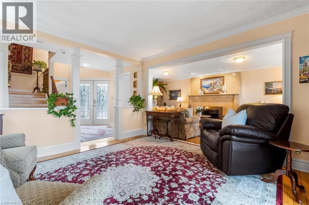 Single Family at 1 TWELFTH Street, Grimsby, Ontario - Photo 8 - RE/MAX Garden City Realty