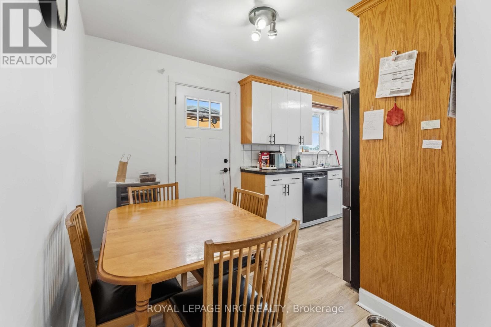Single Family at 7101 Roger Crescent, Niagara Falls (Arad/Fallsview), Ontario - Photo 10 - RE/MAX Garden City Realty