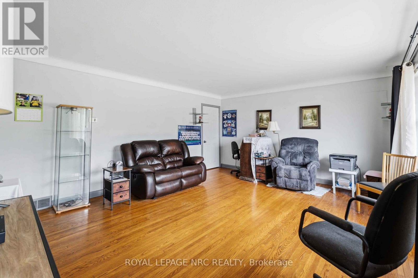 Single Family at 7101 Roger Crescent, Niagara Falls (Arad/Fallsview), Ontario - Photo 7 - RE/MAX Garden City Realty
