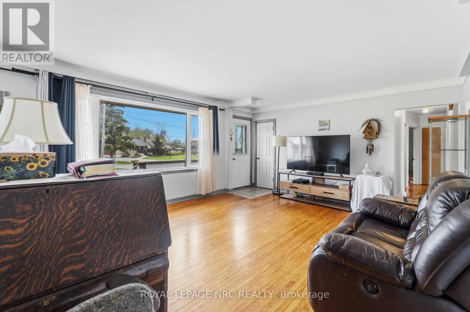 Single Family at 7101 Roger Crescent, Niagara Falls (Arad/Fallsview), Ontario - Photo 8 - RE/MAX Garden City Realty