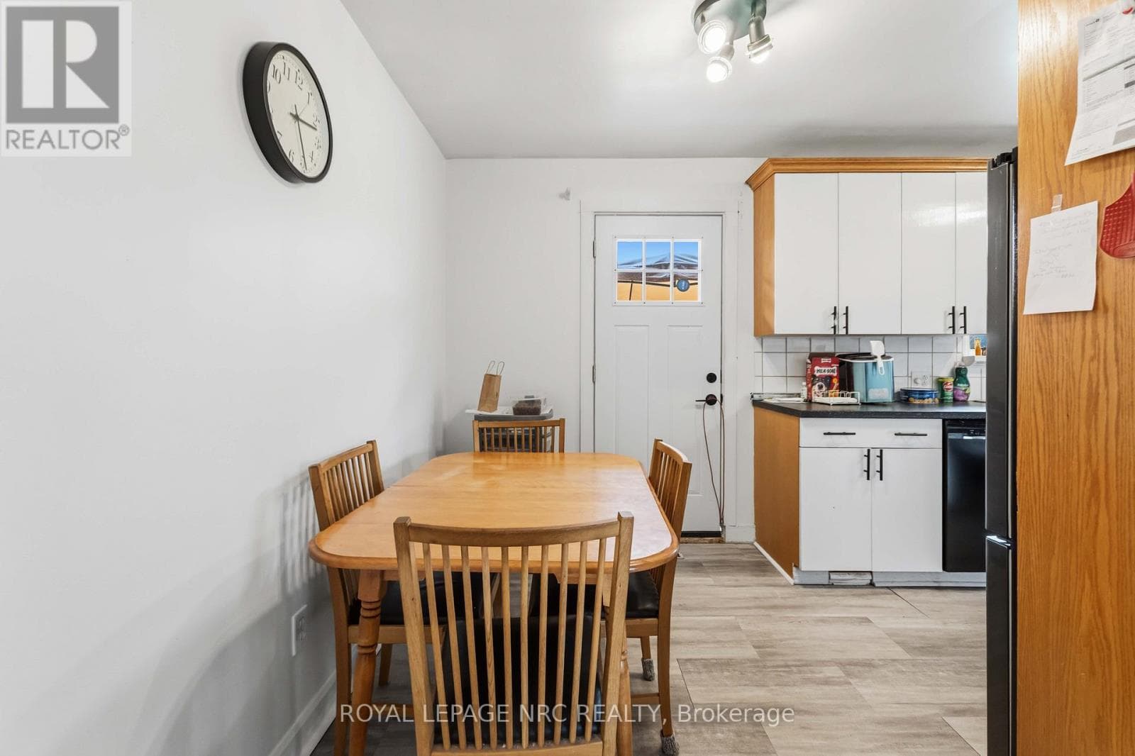 Single Family at 7101 Roger Crescent, Niagara Falls (Arad/Fallsview), Ontario - Photo 9 - RE/MAX Garden City Realty