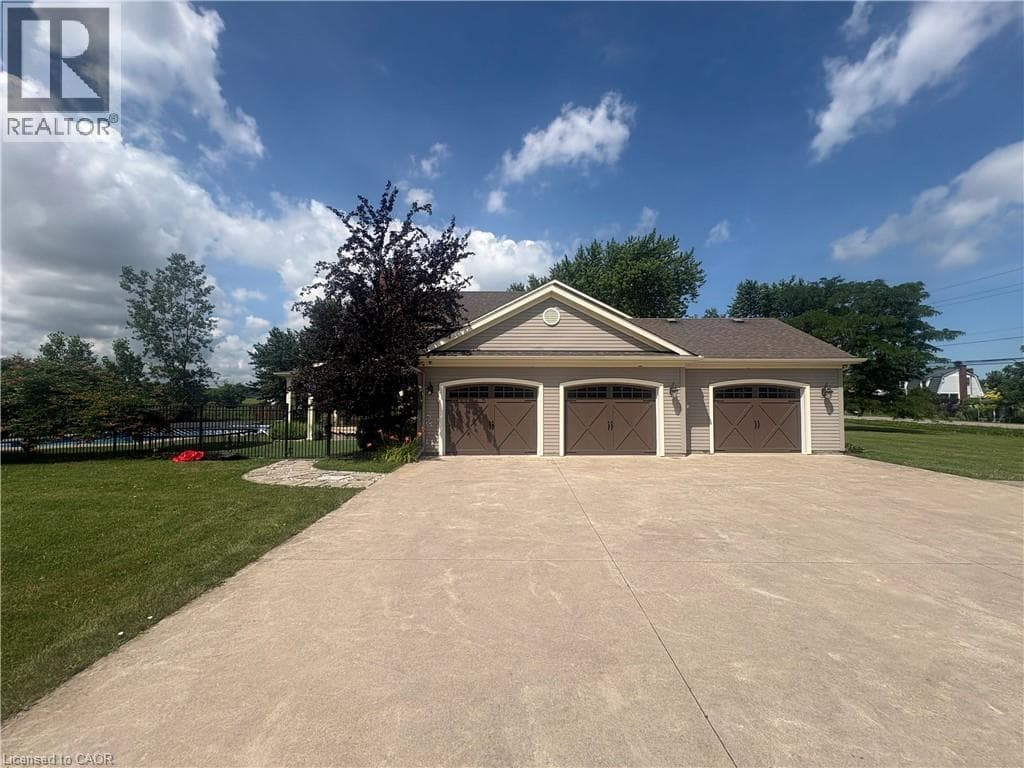 Single Family at 915 QUEENSTON Road, Niagara-on-the-Lake, Ontario - Photo 5 - RE/MAX Garden City Realty