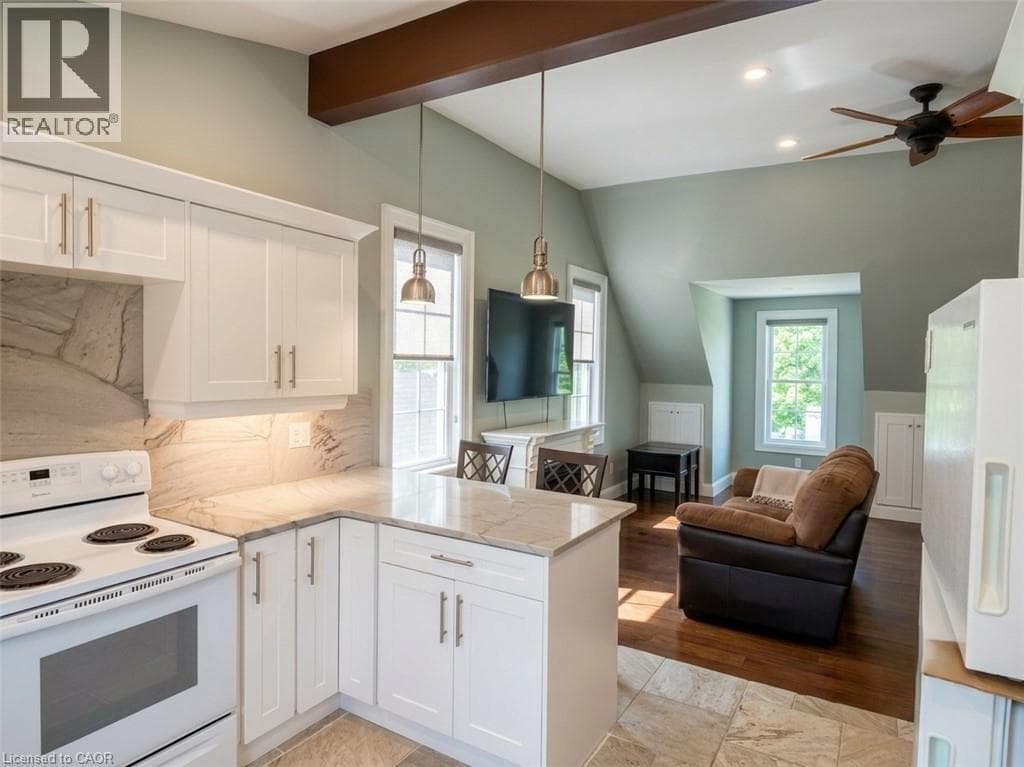 Upper- 2784 SOUTH GRIMSBY RD 20