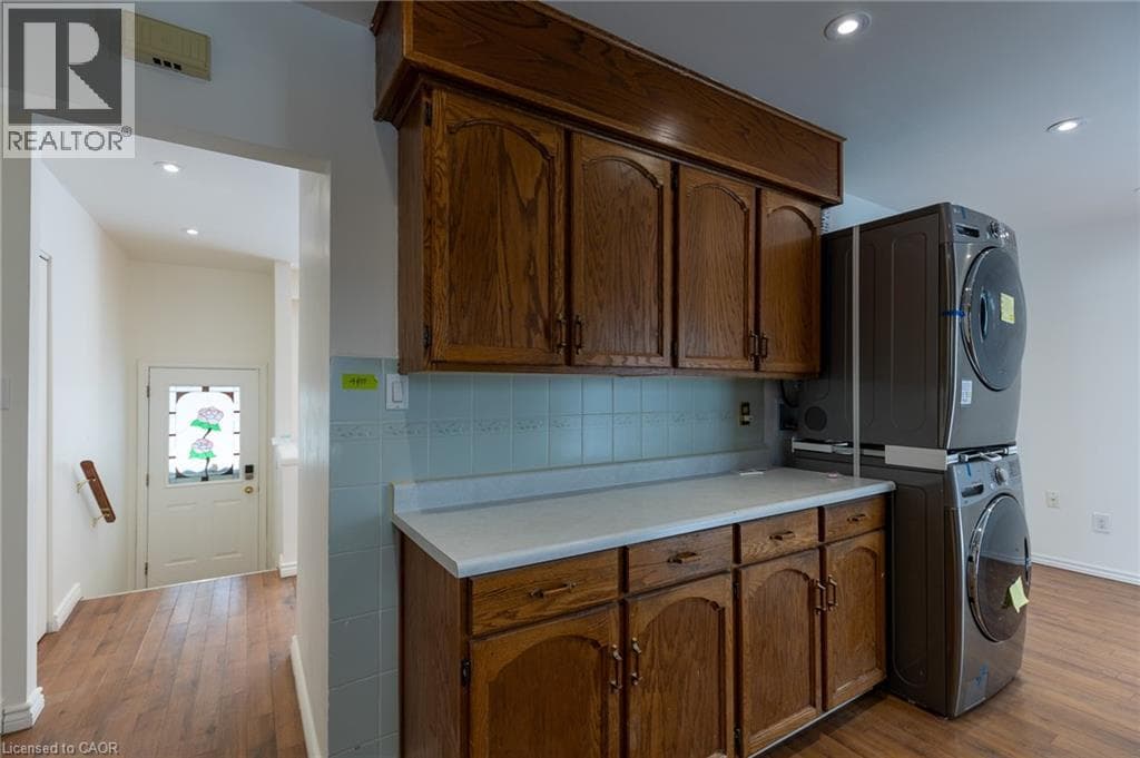 Single Family at Main- 1 ELDRID Court, Grimsby, Ontario - Photo 10 - RE/MAX Garden City Realty