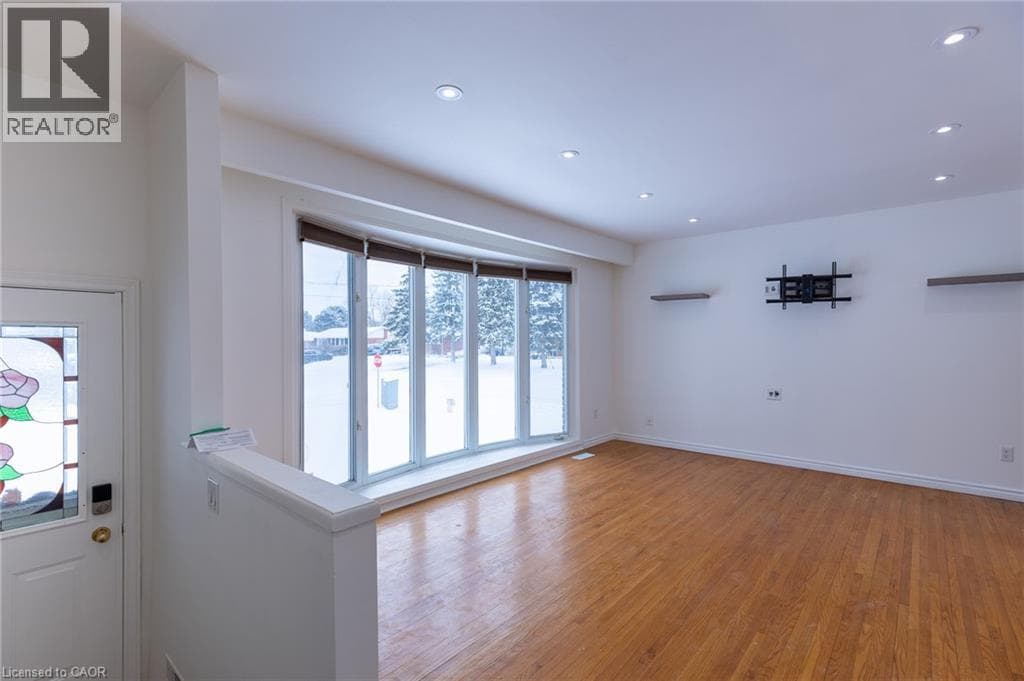 Single Family at Main- 1 ELDRID Court, Grimsby, Ontario - Photo 2 - RE/MAX Garden City Realty