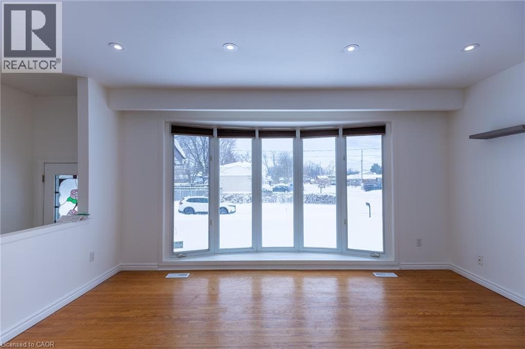 Single Family at Main- 1 ELDRID Court, Grimsby, Ontario - Photo 4 - RE/MAX Garden City Realty