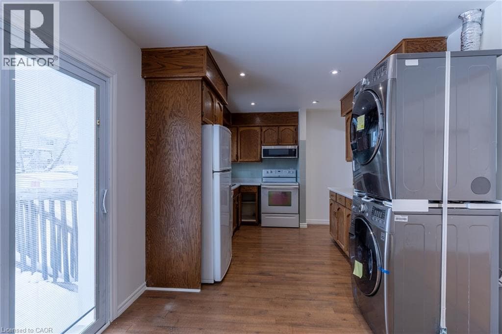 Single Family at Main- 1 ELDRID Court, Grimsby, Ontario - Photo 6 - RE/MAX Garden City Realty