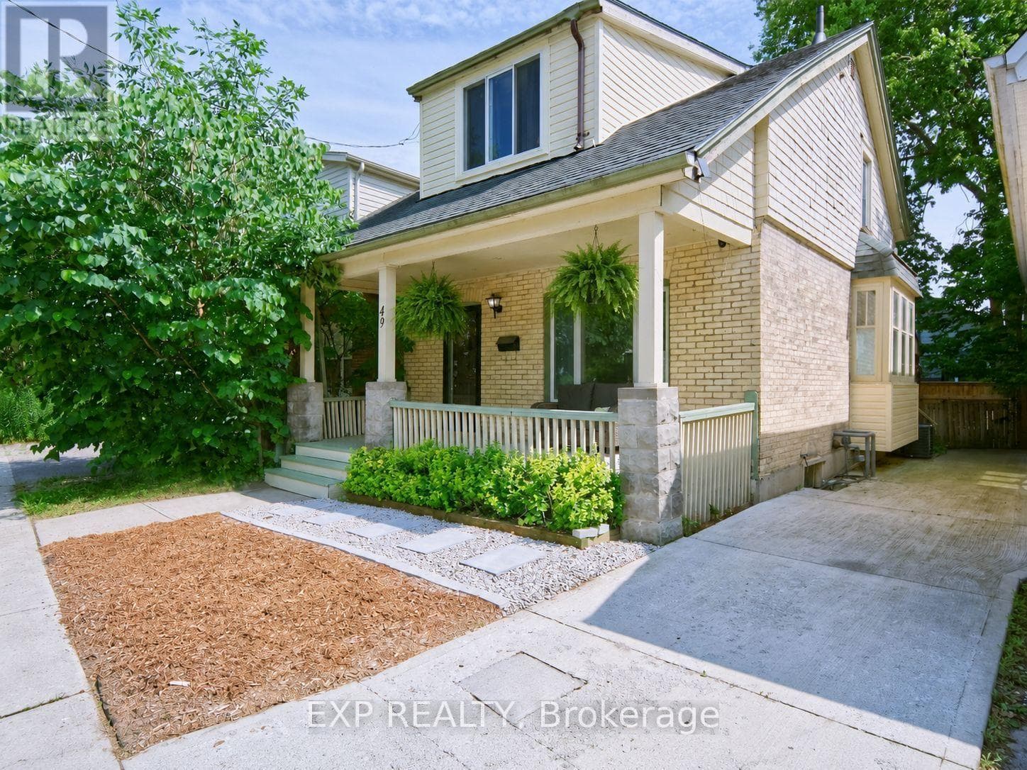 Single Family at 49 Euclid Avenue, London South (South F), Ontario - Photo 4 - RE/MAX Garden City Realty