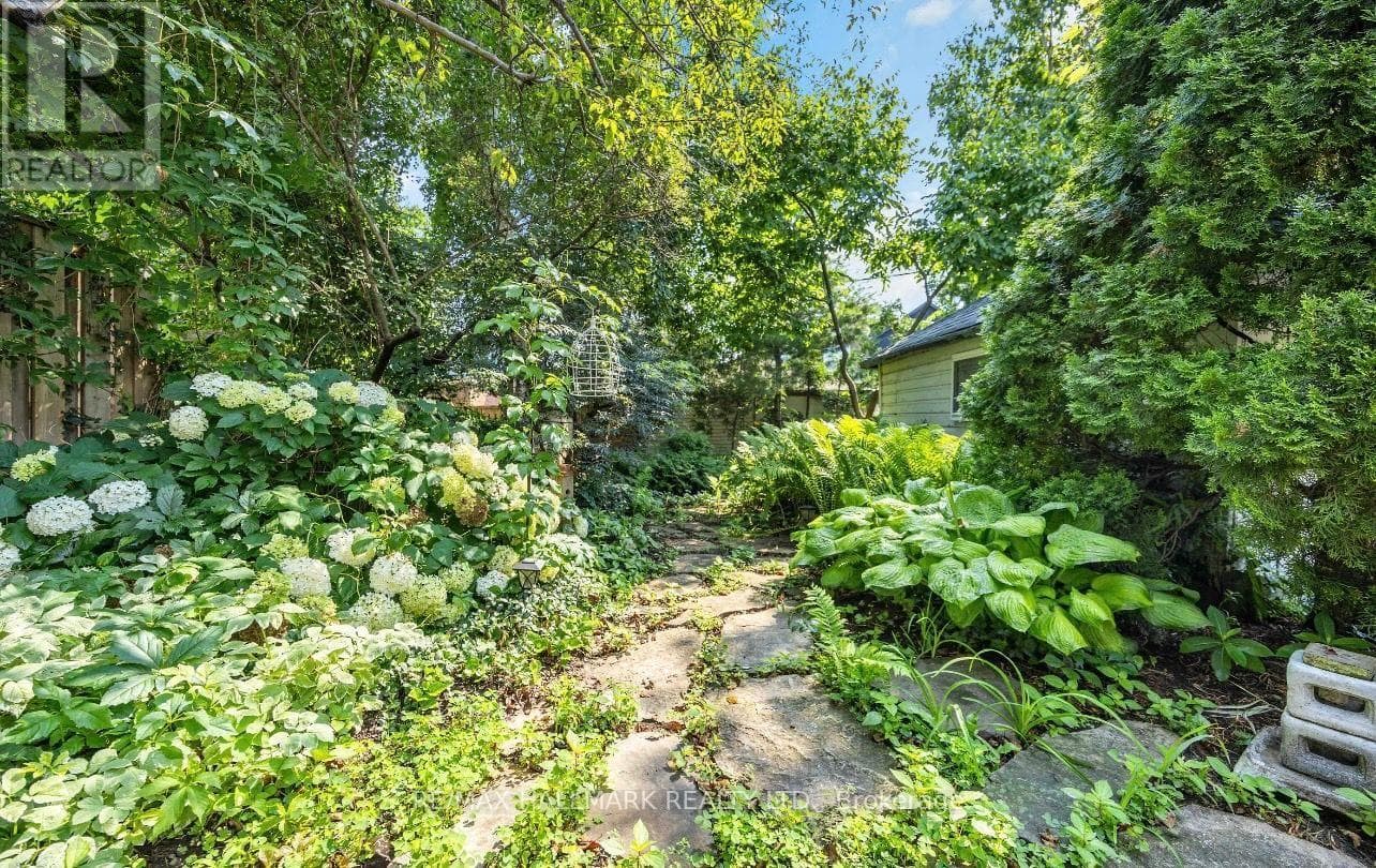 Single Family at Lower- 43 Stanhope Avenue, Toronto (Broadview North), Ontario - Photo 9 - RE/MAX Garden City Realty