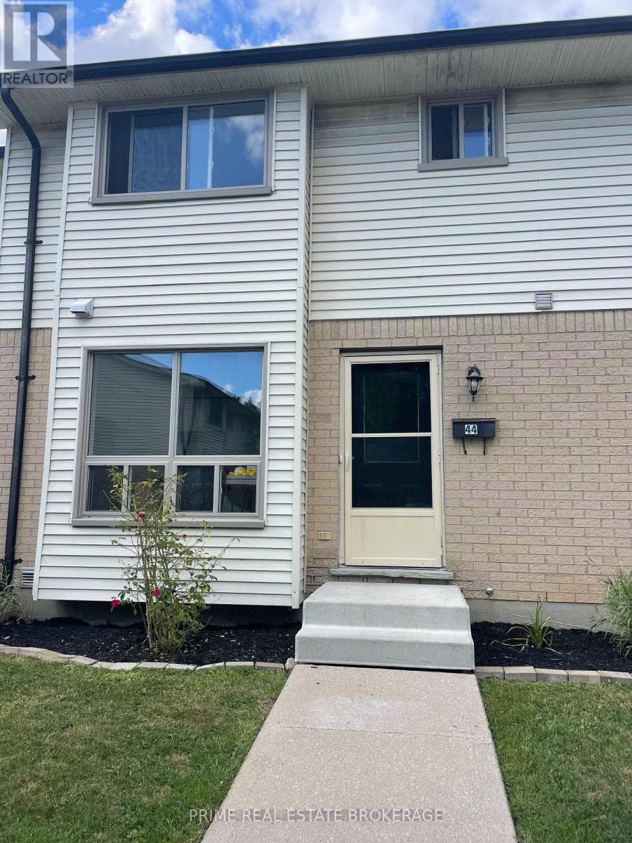 44- 355 Sandringham Crescent