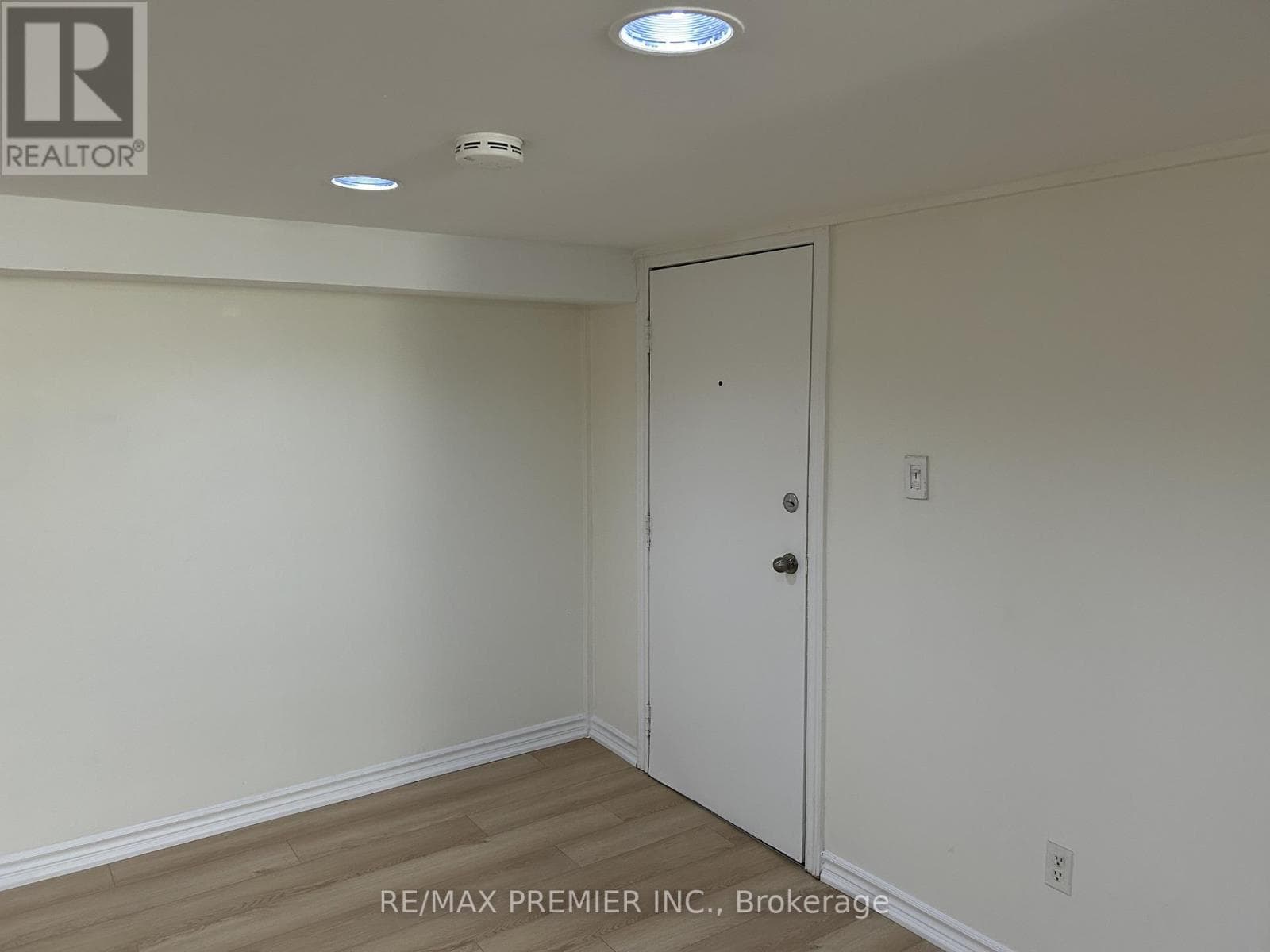 Single Family at G- 1342 Pape Avenue, Toronto (Broadview North), Ontario - Photo 5 - RE/MAX Garden City Realty