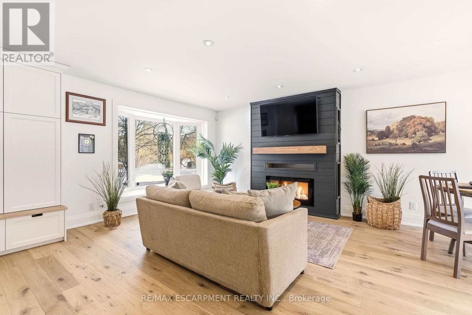 Single Family at 22 Rosebough Street, Hamilton (Dundas), Ontario - Photo 7 - RE/MAX Garden City Realty