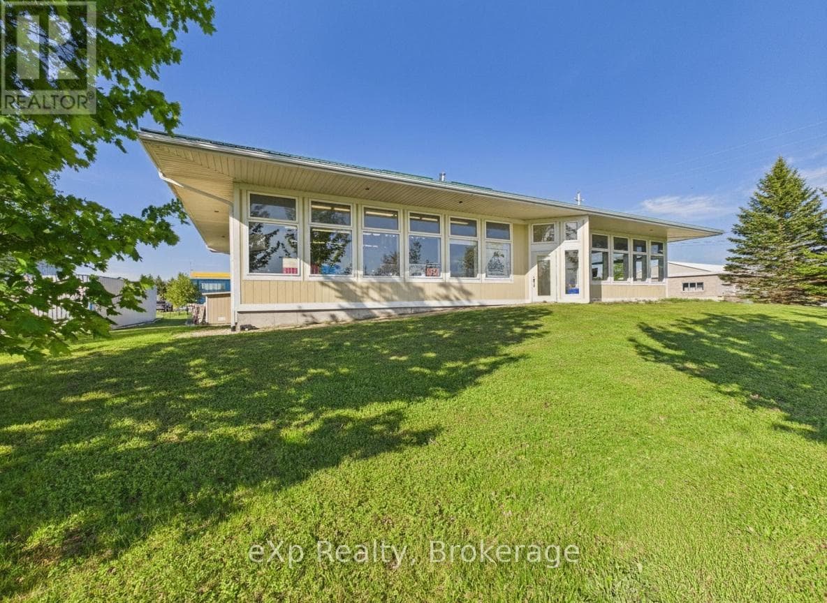 1223 Mackenzie Road
