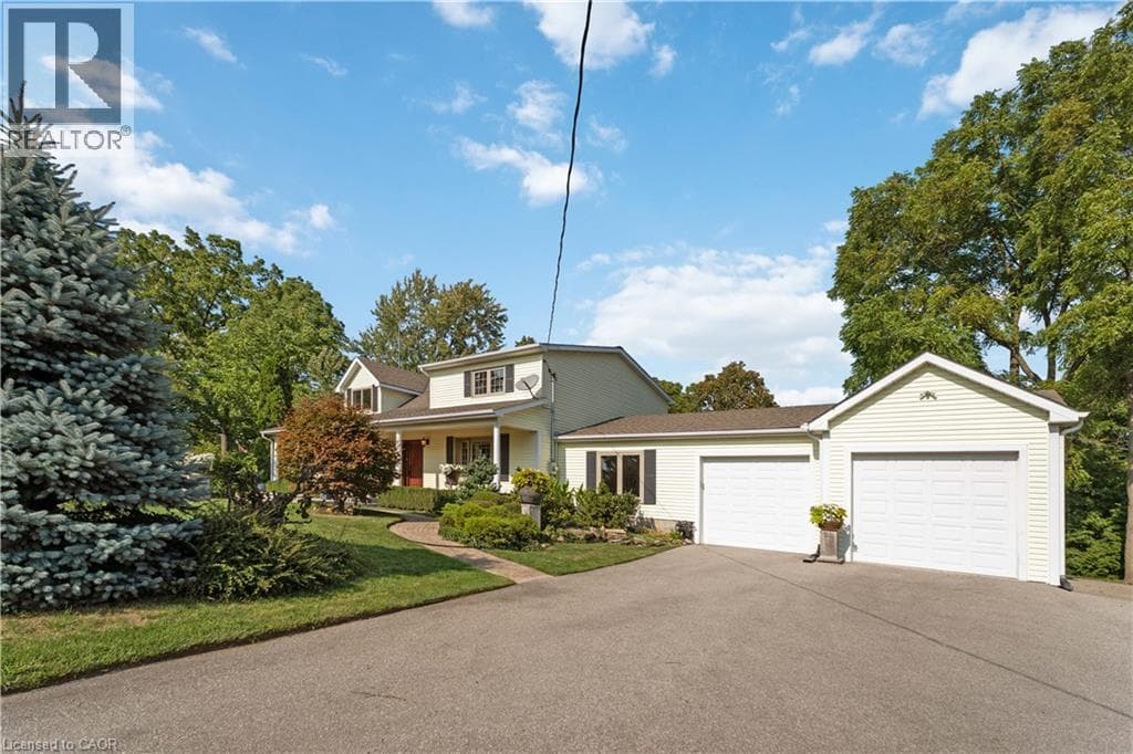 Single Family at 493 RIDGE Road, Grimsby, Ontario - Photo 4 - RE/MAX Garden City Realty