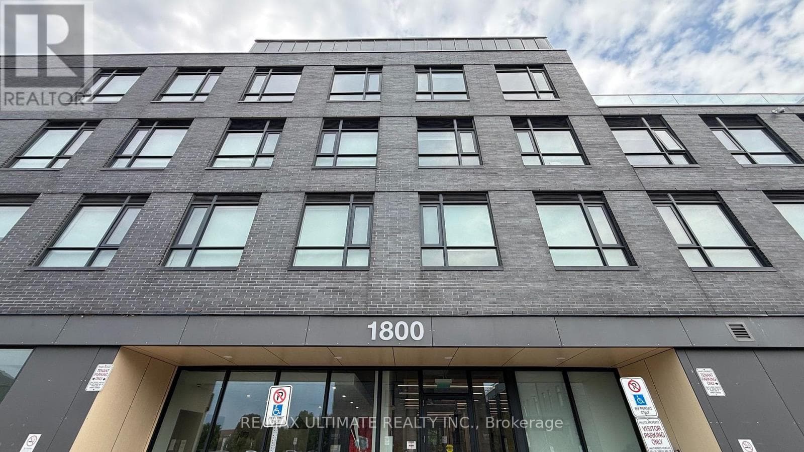 214- 1800 Simcoe Street
