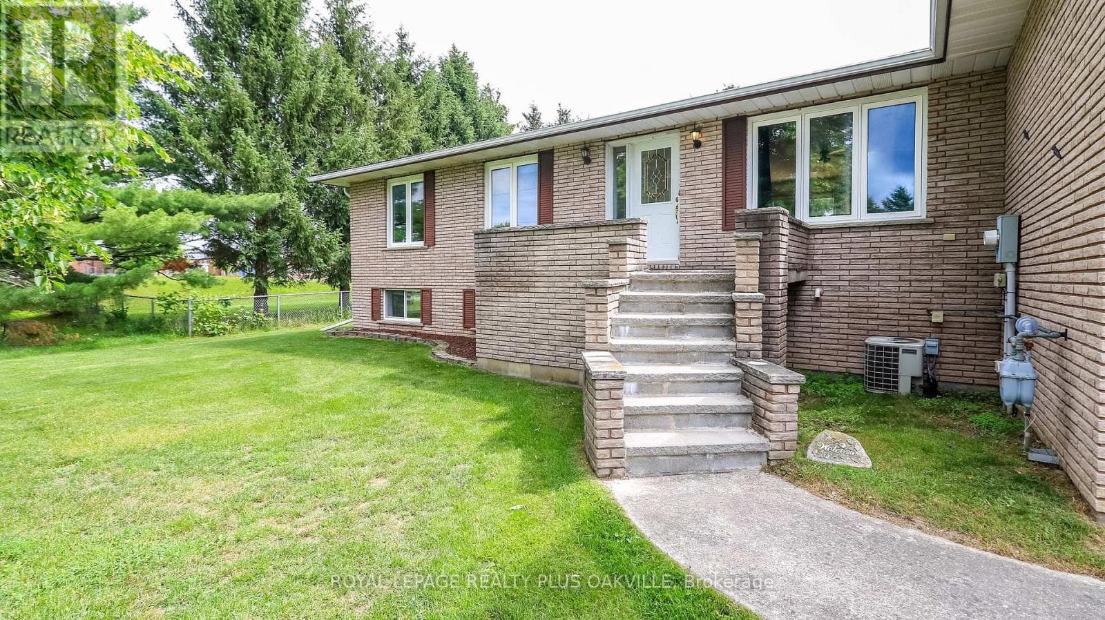 Single Family at 52 Denney Drive, Essa (Baxter), Ontario - Photo 5 - RE/MAX Garden City Realty