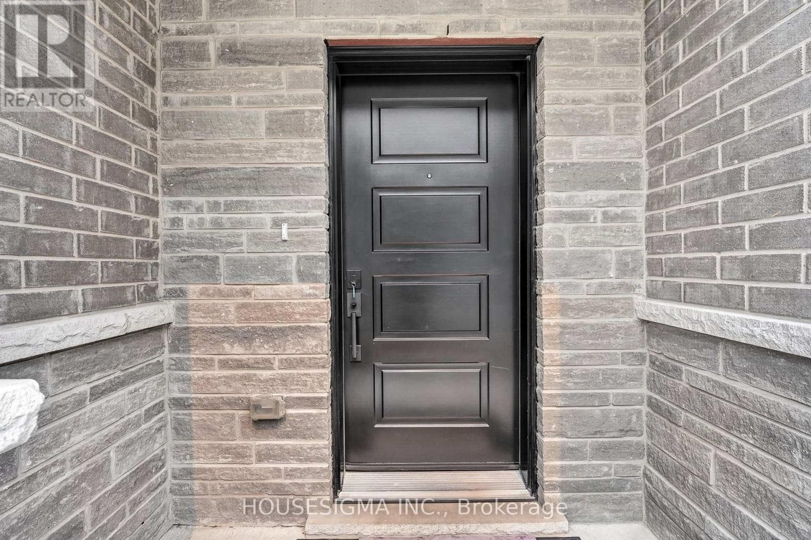 Single Family at 77- 292 Vine Street, St. Catharines (Carlton/Bunting), Ontario - Photo 4 - RE/MAX Garden City Realty