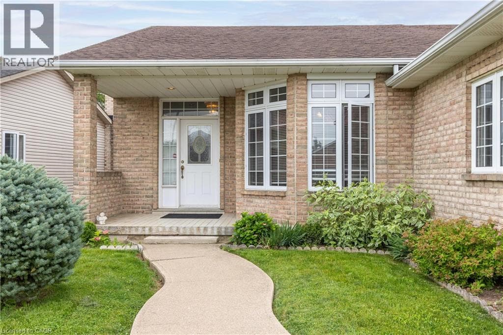 Single Family at 8034 PINELLAS PARK Drive, Niagara Falls, Ontario - Photo 2 - RE/MAX Garden City Realty