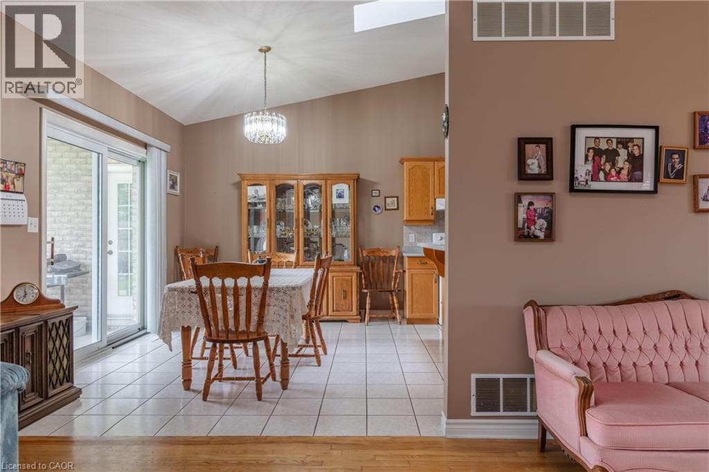 Single Family at 8034 PINELLAS PARK Drive, Niagara Falls, Ontario - Photo 10 - RE/MAX Garden City Realty