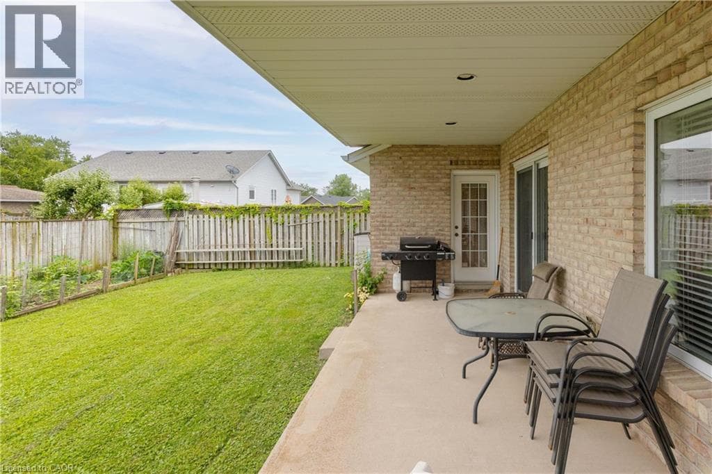 Single Family at 8034 PINELLAS PARK Drive, Niagara Falls, Ontario - Photo 3 - RE/MAX Garden City Realty