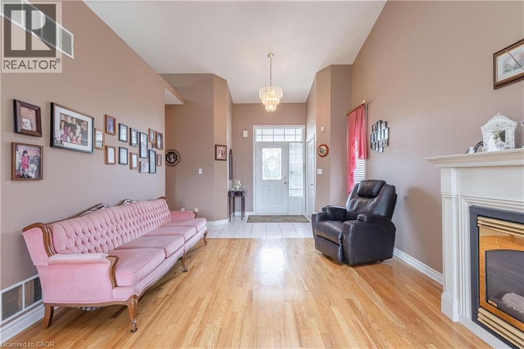 Single Family at 8034 PINELLAS PARK Drive, Niagara Falls, Ontario - Photo 5 - RE/MAX Garden City Realty